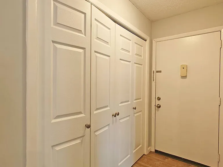 15 Granada Cres #15 — Photo 8
