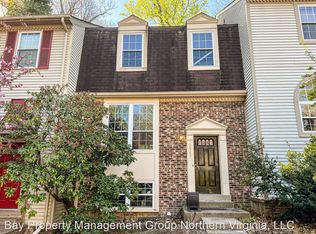 9587 Lindenbrook St, Fairfax, VA 22031