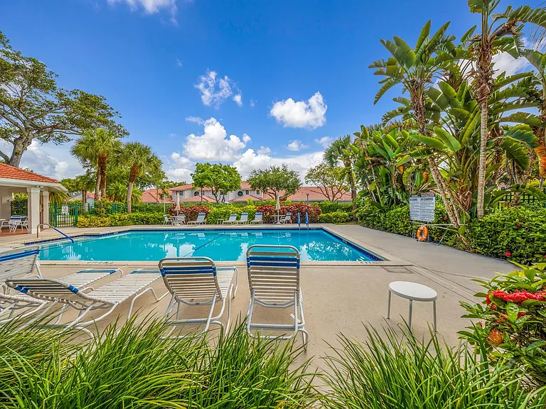 4117 W Palm Aire Dr #B2 — Photo 20