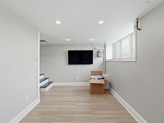 2nd image of 6623 Tabor Ave