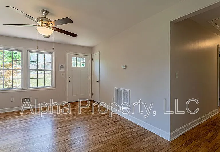 7 Pembroke Ln — Photo 5