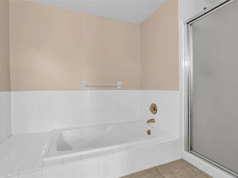 2918 Fan Palm Dr — Photo 7