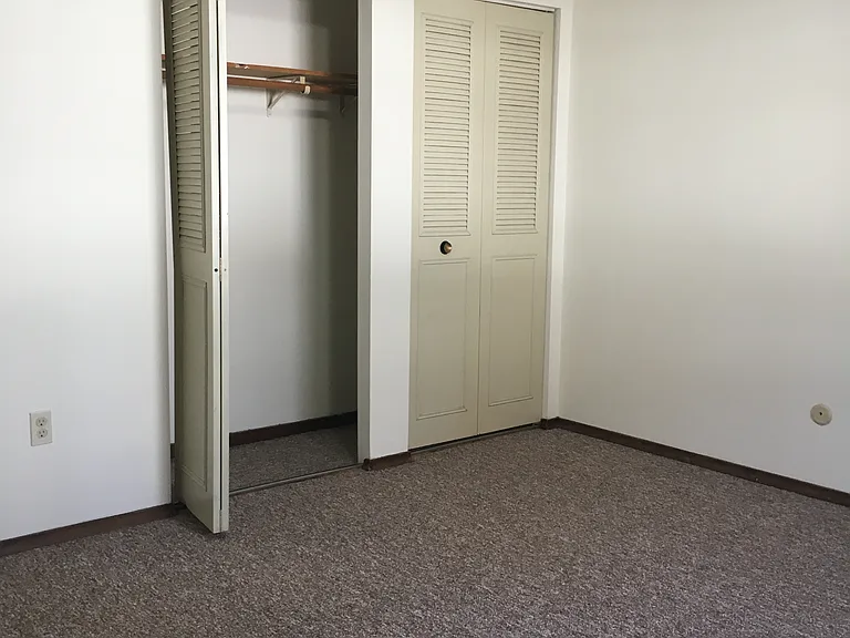 Hallmark Apartments — Photo 12