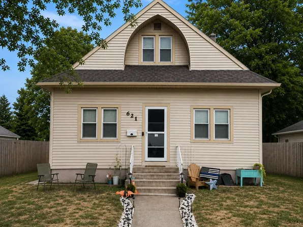 621 5th St SE, Jamestown, ND 58401