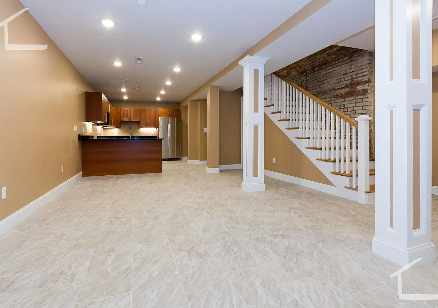 9/1 Renovated 4BR/2BA near Longwood, Fenway, Brookline Vil — Photo 4