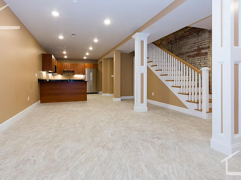 33 Linden St #1 — Photo 4