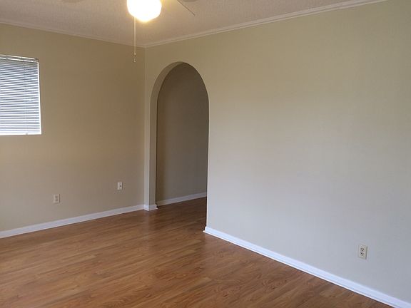 2nd image of 113 Brookwood Cir