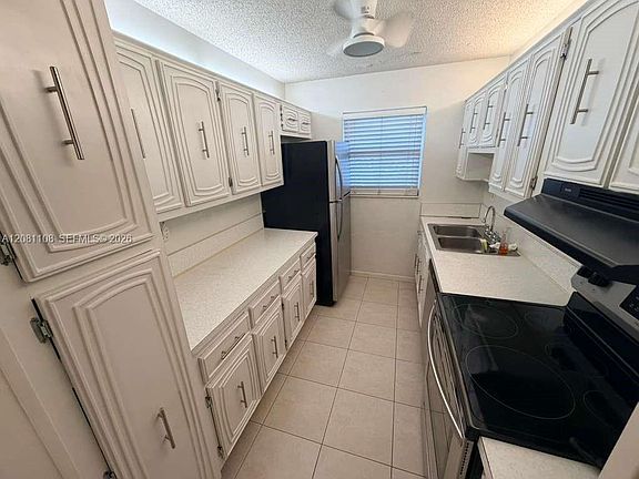 4th image of 557 High Point Dr APT B