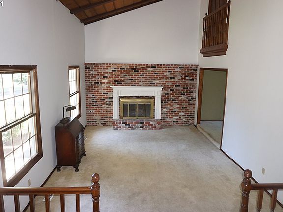 5th image of 12306 SE Riveridge Dr