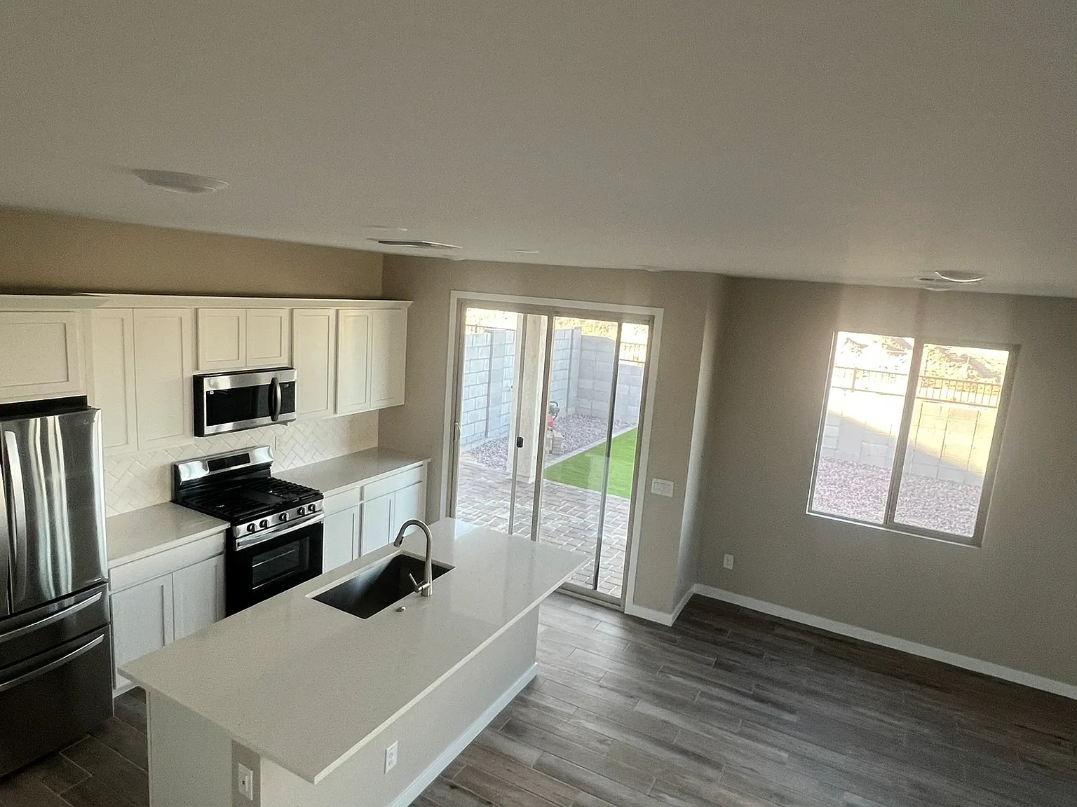 3332 S 180th Ln — Photo 1