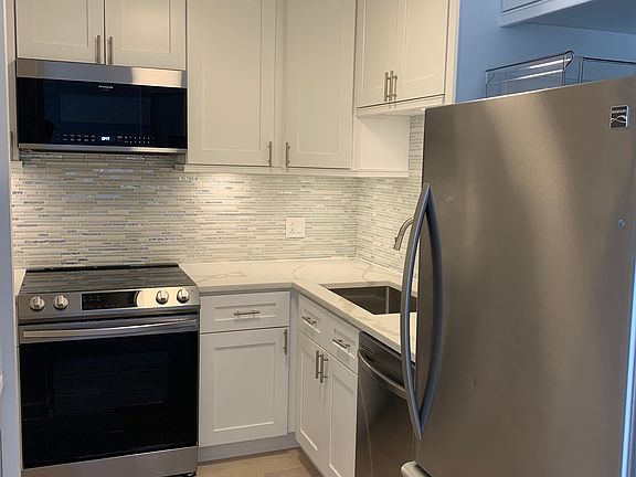 2nd image of 405 N Wabash Ave Unit 404