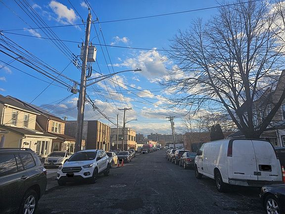 5th image of 3715 Rombouts Ave