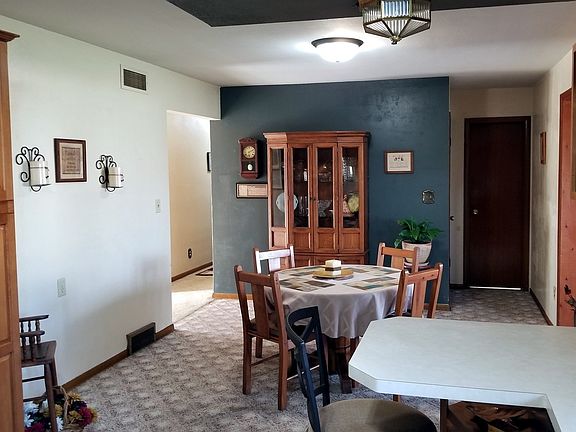 5th image of 3404 Golden Prairie Ave