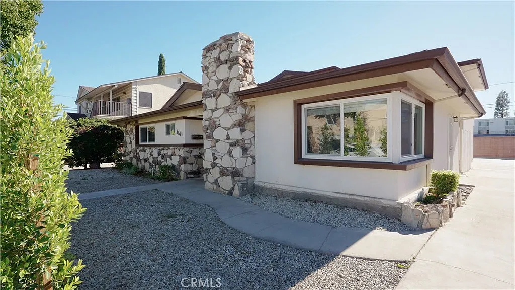 3 bed, 1350 sqft, $3,595 — Photo 3