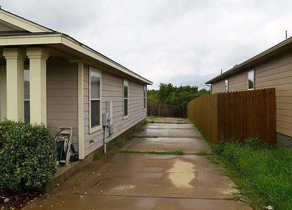 3rd image of 18800 Great Falls Dr