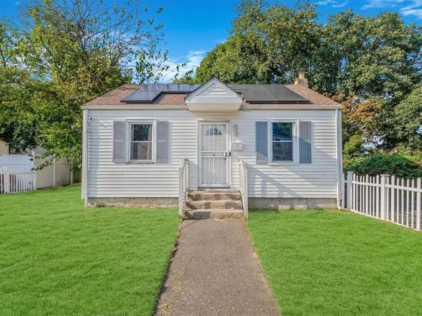 45 E Booker Avenue, Wyandanch, NY 11798