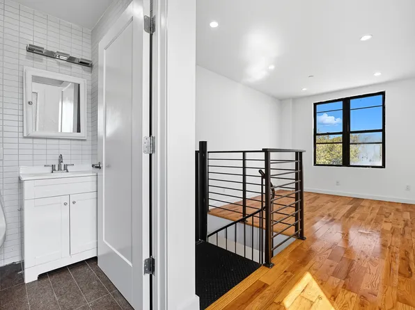 453 Irving Avenue image 9 of 16