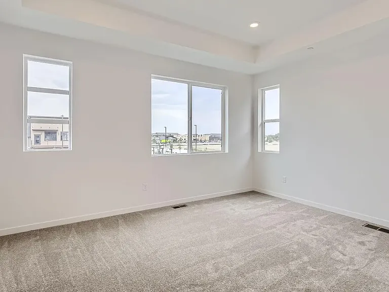 Primary bedroom with mountain views. Equipped with walk-in closet and en suite bathroom.