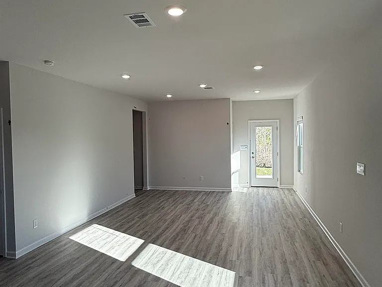 1045 Renova Dr — Photo 5