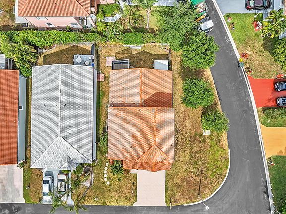 3rd image of 125 Oakwood Way