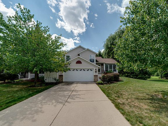 2nd image of 5555 E Grove Dr SE