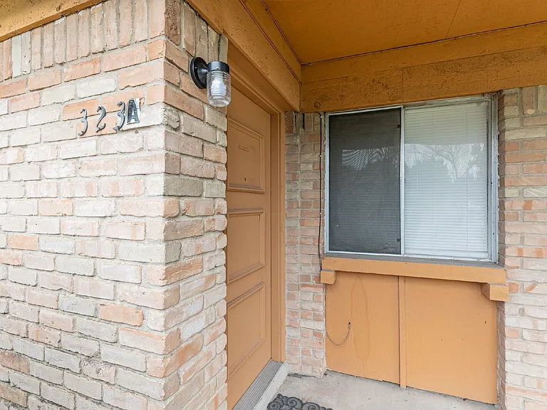 323 W William Cannon Dr #A — Photo 4