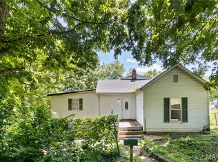 1009 S 3rd St, De Soto, MO 63020