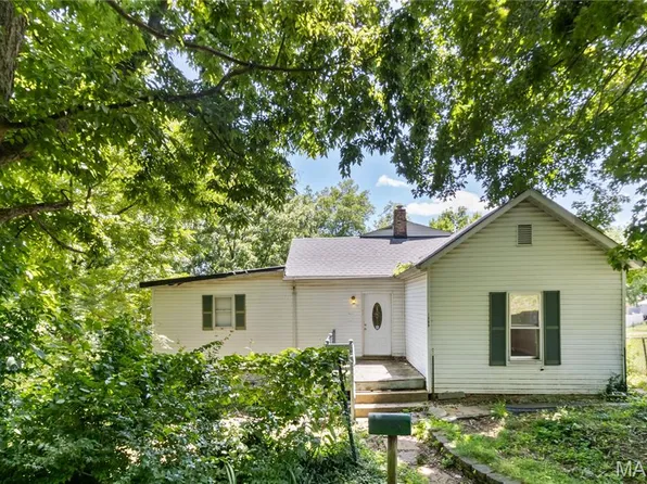 1009 S 3rd St, De Soto, MO 63020