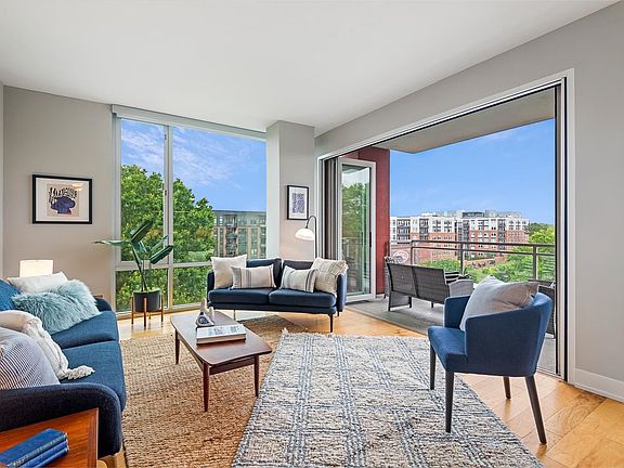 2nd image of 400 Hunt St Unit 403