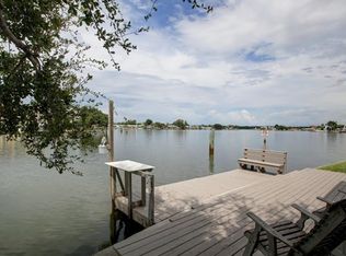 17420 2nd St E, Redington Shores, FL 33708