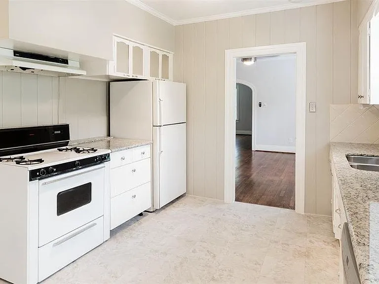 1212 Milford St #1 — Photo 11