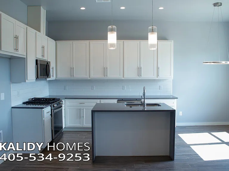 521 Remington Ave — Photo 6
