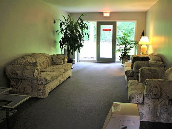 4th image of 191 Hillcrest Ter APT 1B