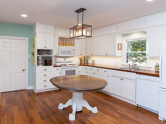 5th image of 6 Villa Dr