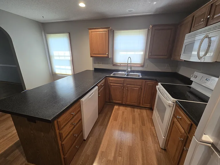3700 Falmouth Dr — Photo 3