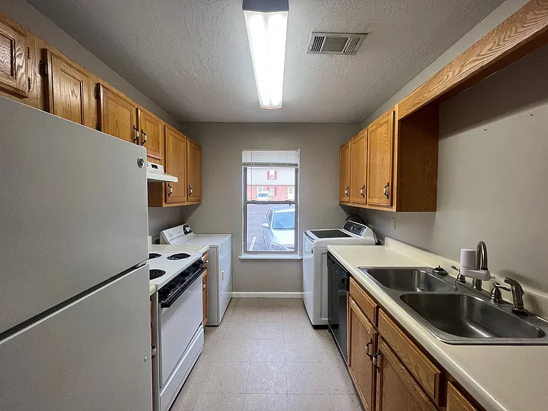 148 W Peach St #E1 — Photo 6