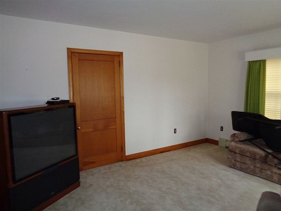 5th image of 510 N Walnut St