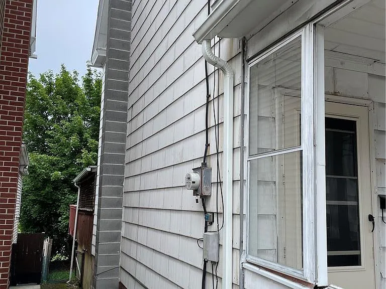 149 E High St — Photo 2