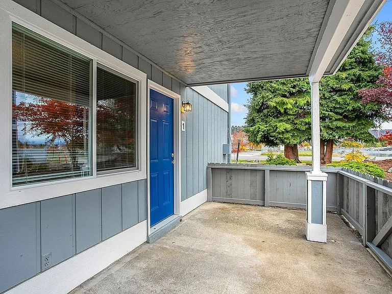1418 Valley Ave E — Photo 4