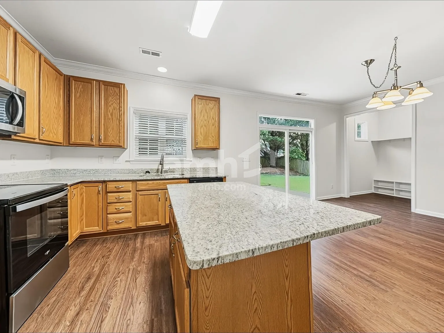 3 bed, 2.5 bath, 2235 sqft, $2,255 — Photo 3