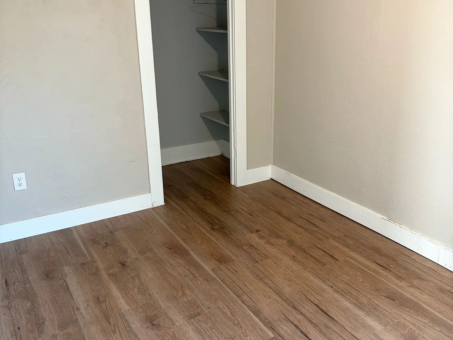 421 Oak Street - 3 — Photo 4