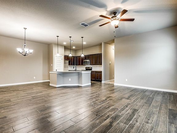 4th image of 202 Oakcrest #A