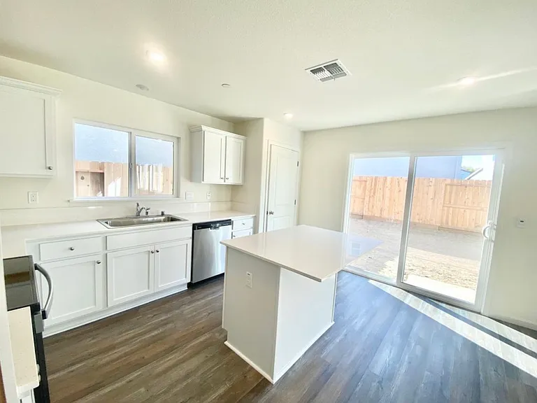 18503 Orilla St — Photo 6