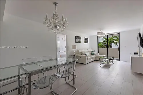 1621 Collins Ave #206 Photo 1