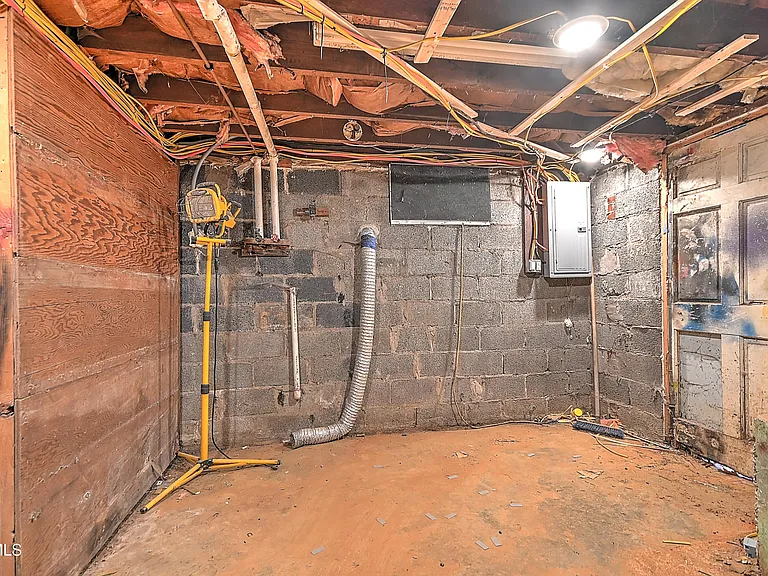 488 Virgil Ave — Photo 27