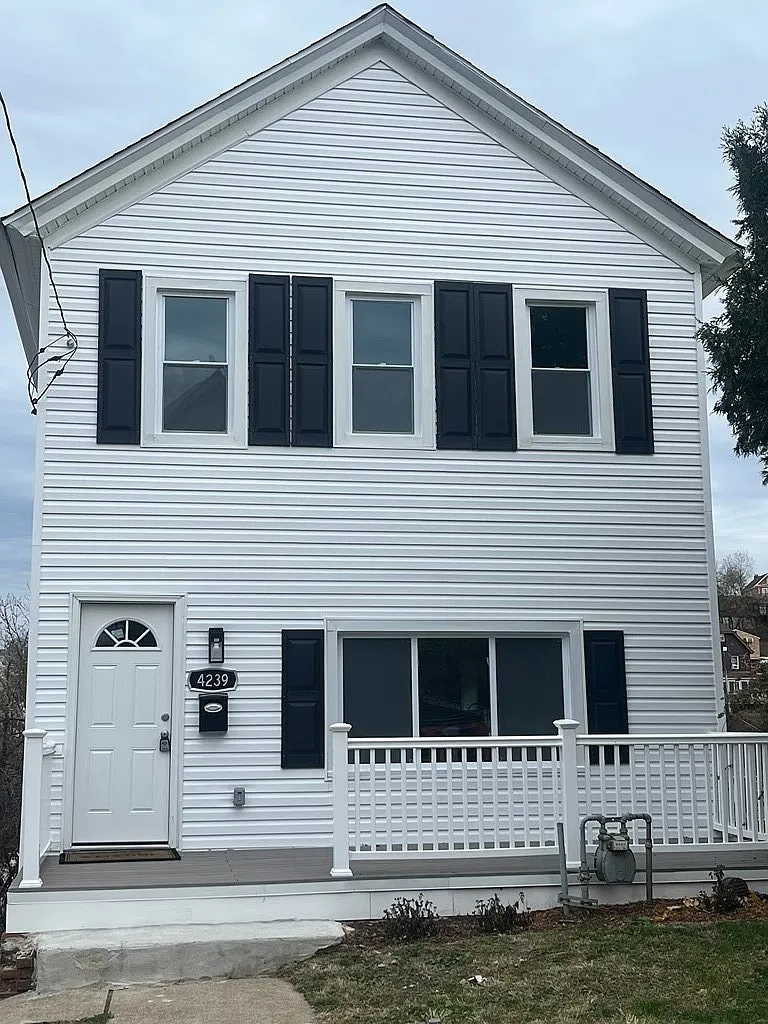 4239 Stanley St photo 1
