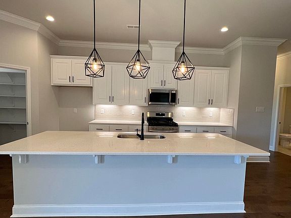 3rd image of 219 Nellie Faye Ln