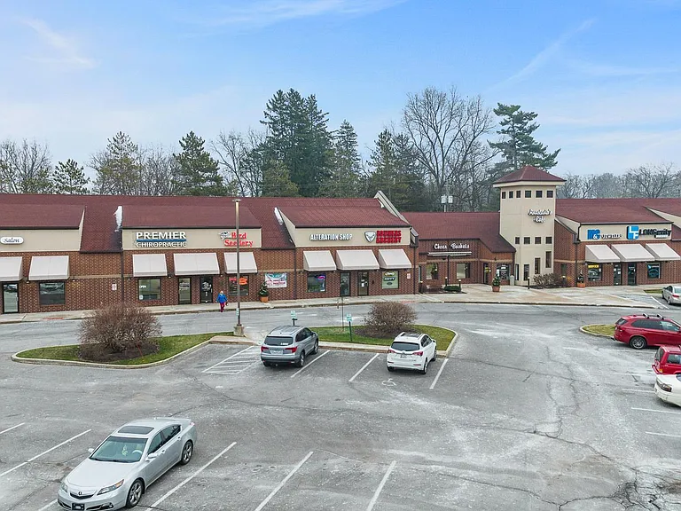3910 Sleepy Hollow Ln #3910 — Photo 6