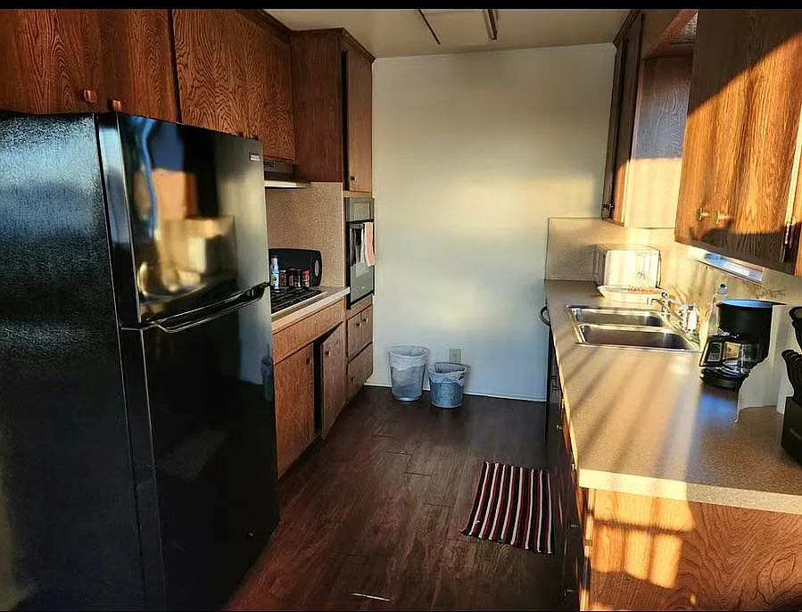 Studio, 1000 sqft, $1,700 — Photo 2