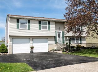56 Crofton Dr, West Seneca, NY 14224